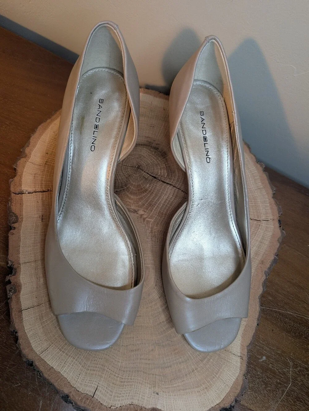Bandolino patent leather nude pumps peep toe size 9